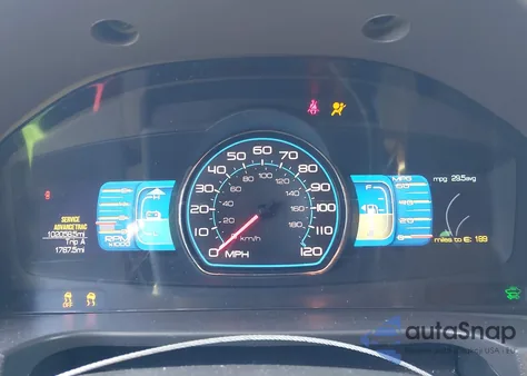 2011 Ford Fusion Hybrid z USA, uszkodzony, nr VIN 3FADP0L37BR335624